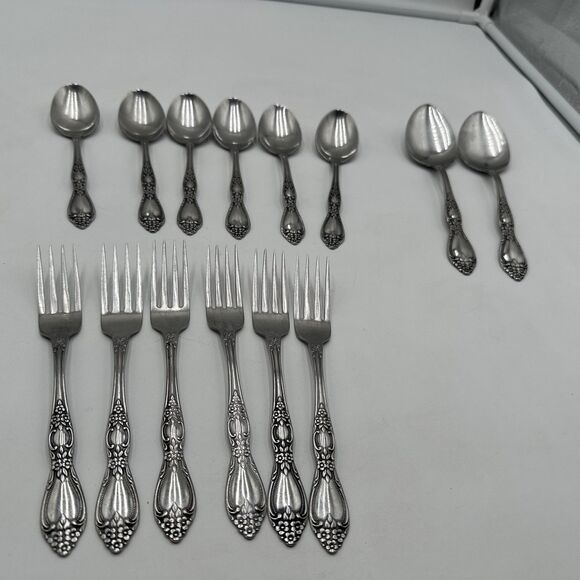 Lot Of 14 Vintage Oneida  1977 Huntington Wm A Rogers Deluxe Stainless Flatware - Picture 1 of 4